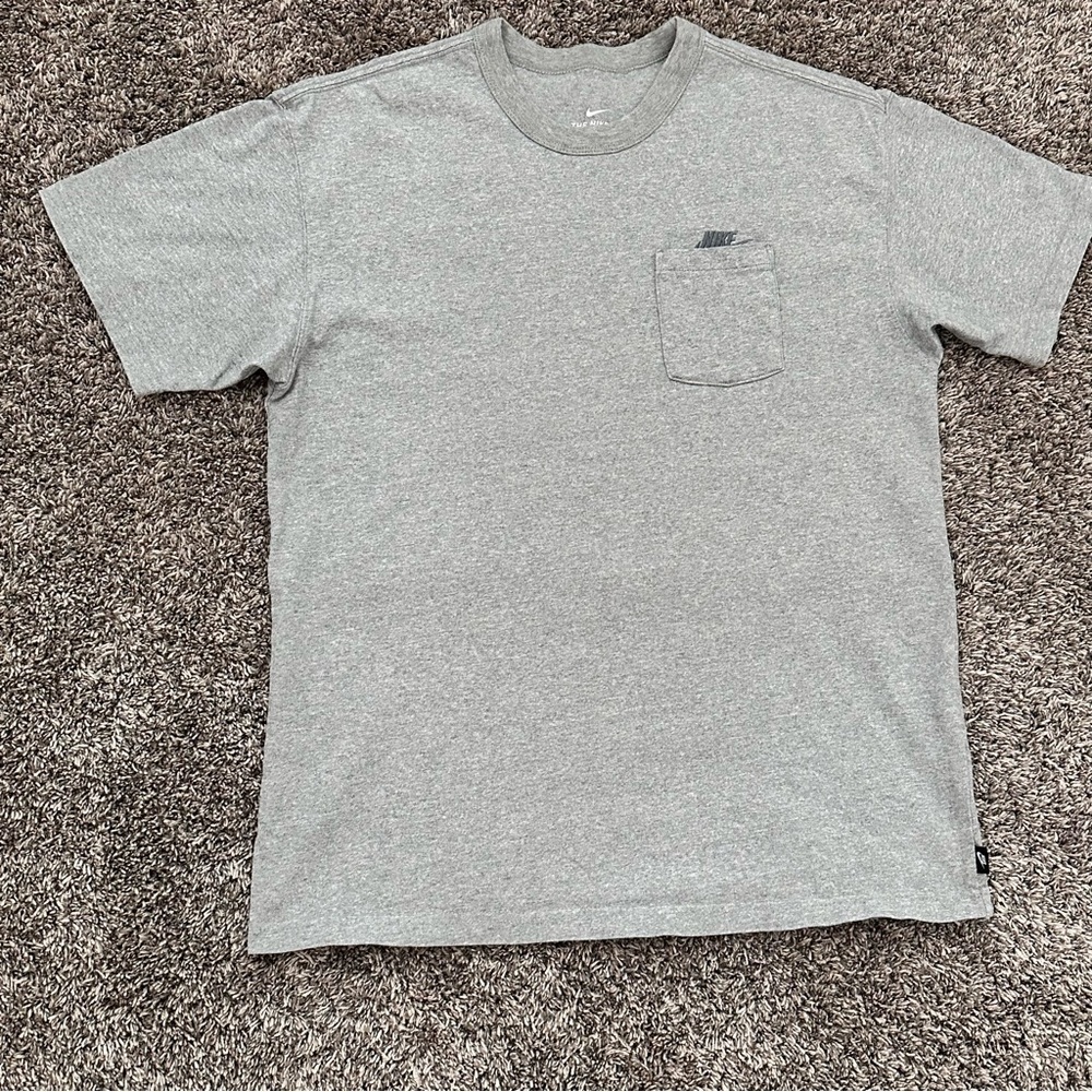 Gray Men’s Nike sportswear t-shirt